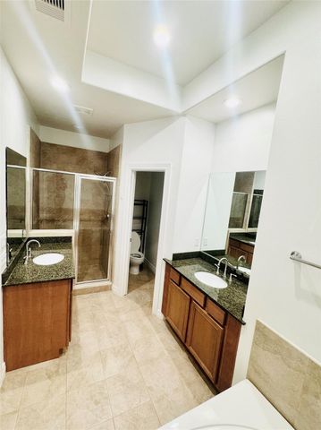 3846 Center Street, Houston, TX 77007