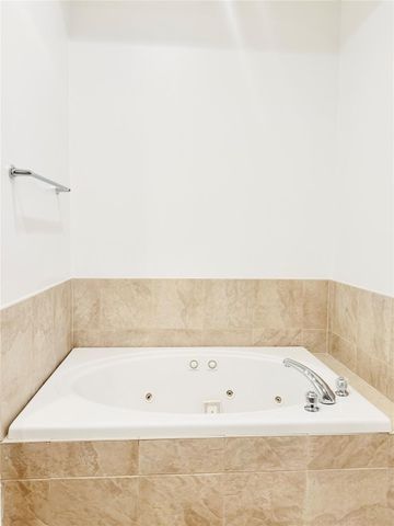 3846 Center Street, Houston, TX 77007