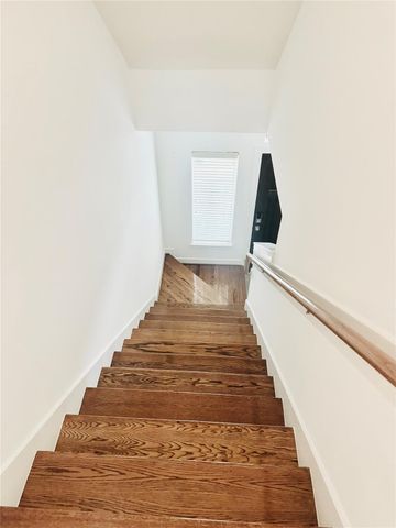 3846 Center Street, Houston, TX 77007