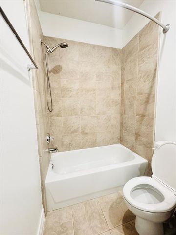 3846 Center Street, Houston, TX 77007