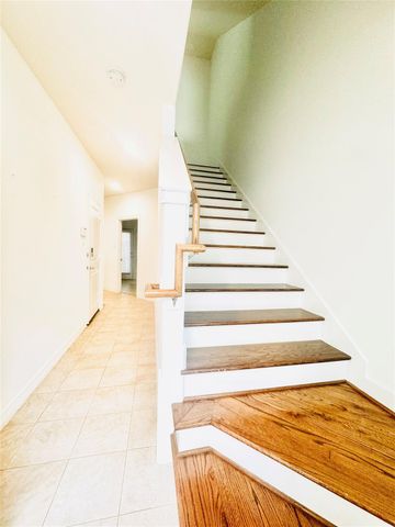 3846 Center Street, Houston, TX 77007