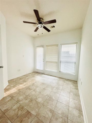 3846 Center Street, Houston, TX 77007