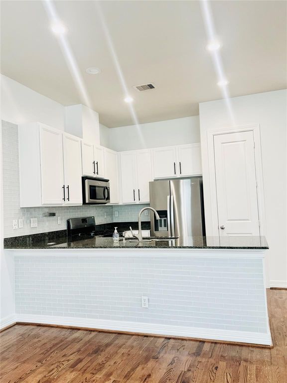 3846 Center Street, Houston, TX 77007