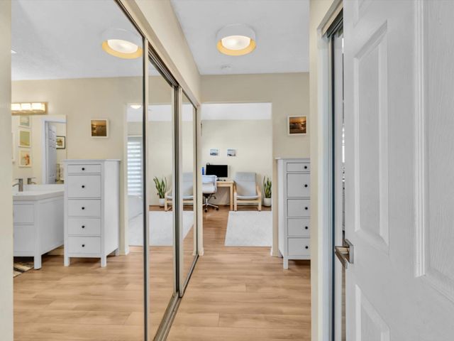 8 Hawthorne Lane, Boynton Beach, FL 33426