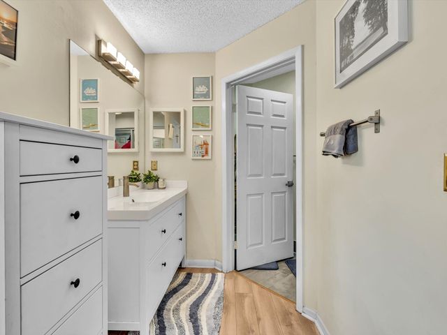 8 Hawthorne Lane, Boynton Beach, FL 33426