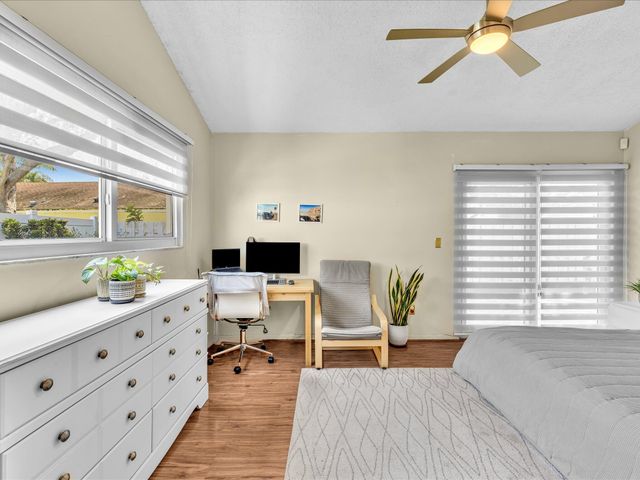 8 Hawthorne Lane, Boynton Beach, FL 33426