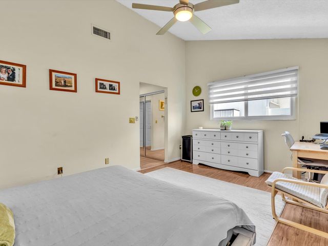 8 Hawthorne Lane, Boynton Beach, FL 33426