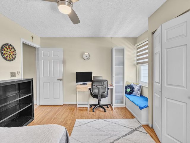 8 Hawthorne Lane, Boynton Beach, FL 33426