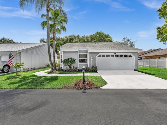 8 Hawthorne Lane, Boynton Beach, FL 33426
