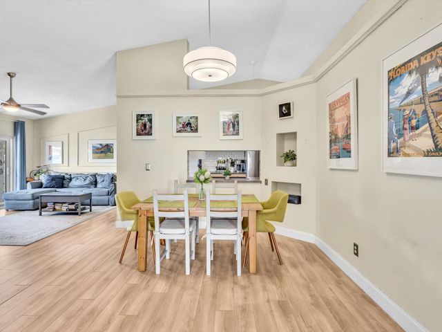 8 Hawthorne Lane, Boynton Beach, FL 33426