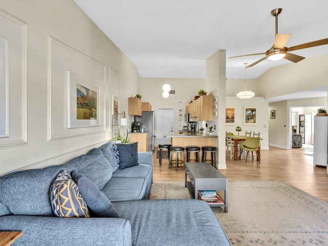 8 Hawthorne Lane, Boynton Beach, FL 33426