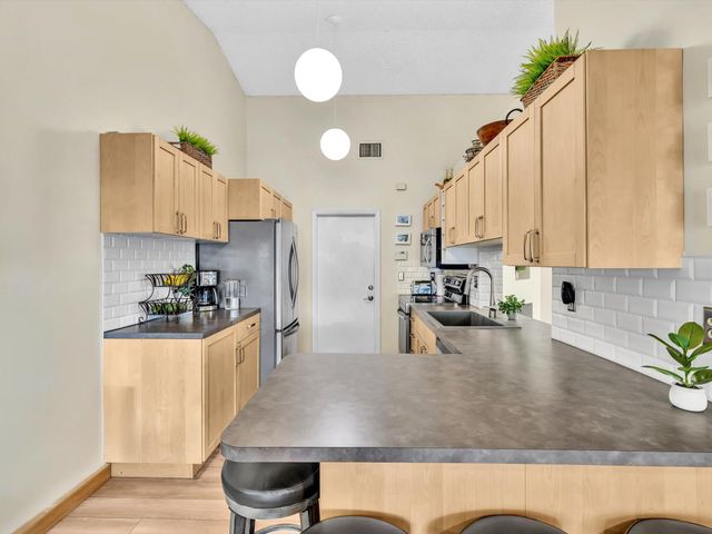 8 Hawthorne Lane, Boynton Beach, FL 33426