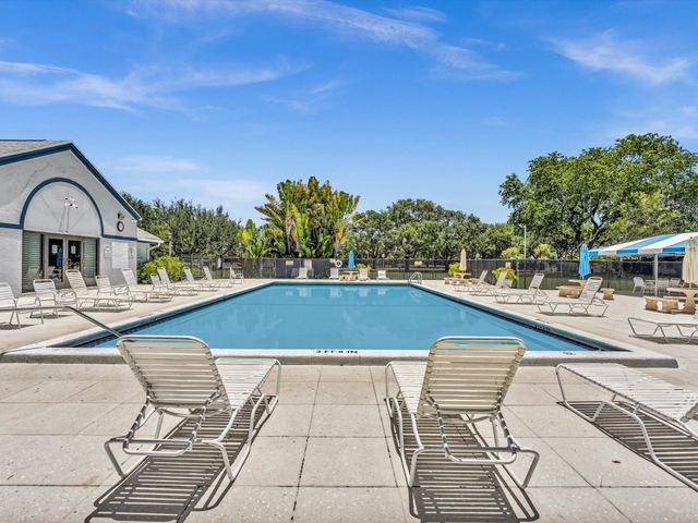 8 Hawthorne Lane, Boynton Beach, FL 33426