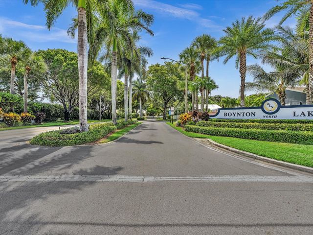 8 Hawthorne Lane, Boynton Beach, FL 33426