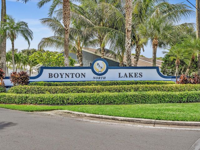 8 Hawthorne Lane, Boynton Beach, FL 33426