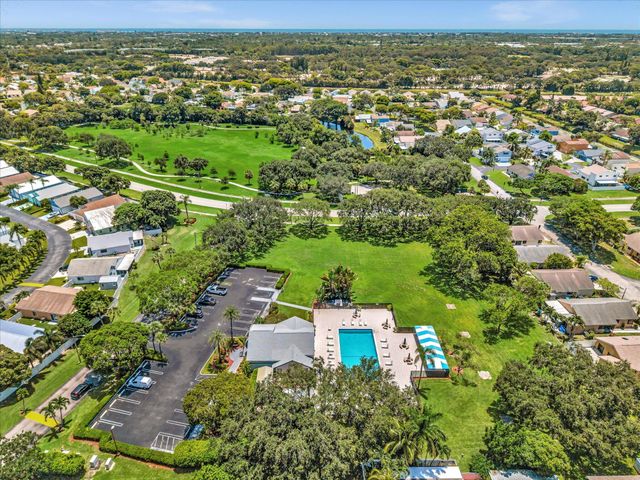 8 Hawthorne Lane, Boynton Beach, FL 33426