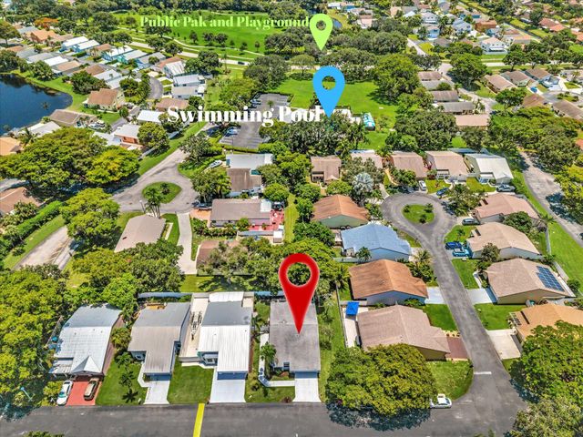 8 Hawthorne Lane, Boynton Beach, FL 33426