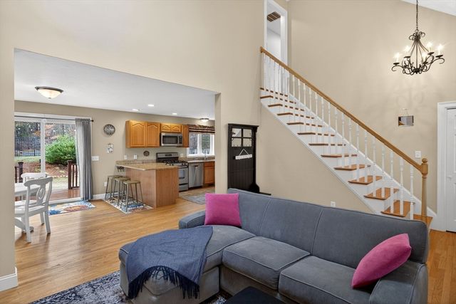 98 Sandwich Rd, Falmouth, MA 02536