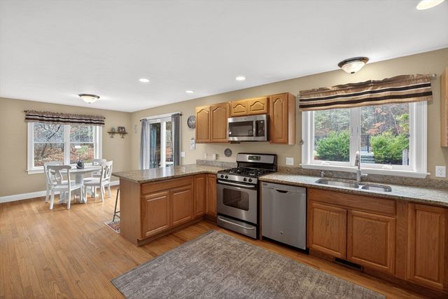 98 Sandwich Rd, Falmouth, MA 02536