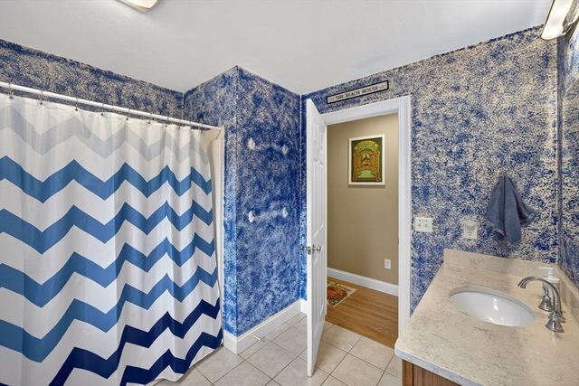 98 Sandwich Rd, Falmouth, MA 02536