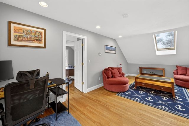 98 Sandwich Rd, Falmouth, MA 02536