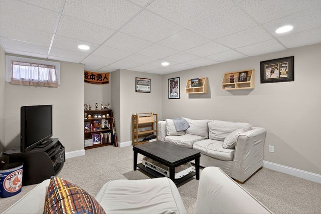 98 Sandwich Rd, Falmouth, MA 02536