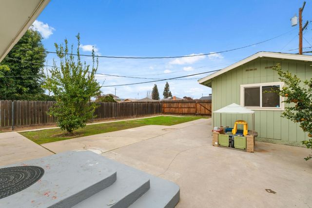 1044 K Street, Reedley, CA 93654
