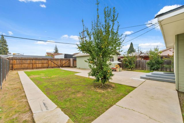 1044 K Street, Reedley, CA 93654