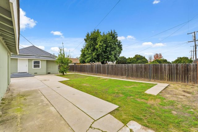 1044 K Street, Reedley, CA 93654