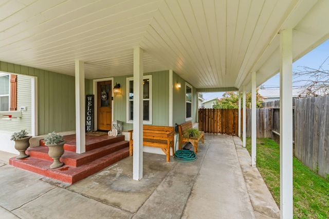 1044 K Street, Reedley, CA 93654