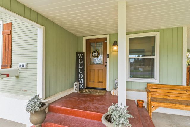 1044 K Street, Reedley, CA 93654