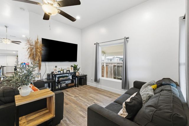 1044 K Street, Reedley, CA 93654