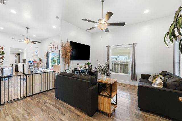 1044 K Street, Reedley, CA 93654