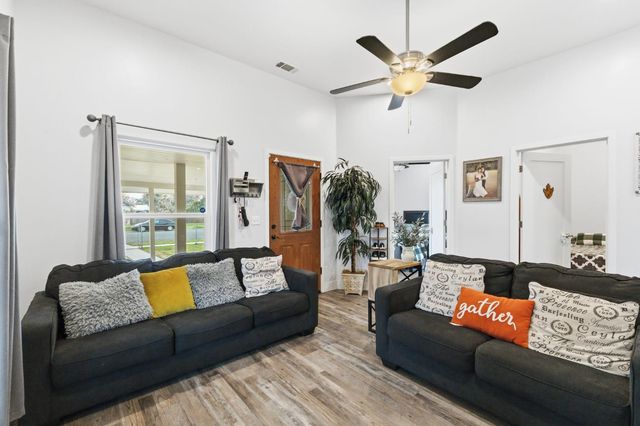 1044 K Street, Reedley, CA 93654