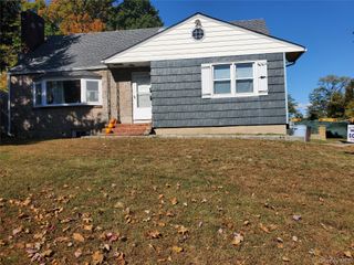 8 Midwood Place, Glen Cove, NY 11542