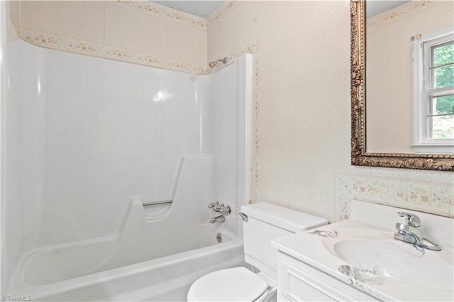 5220 Ashlyn Drive, Winston-salem, NC 27106