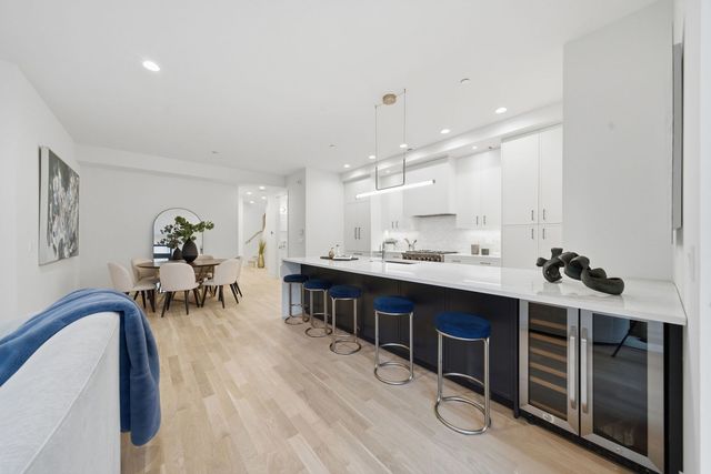 2481 N Milwaukee Avenue 202, Chicago, IL 60647