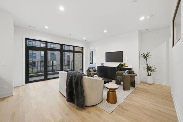2481 N Milwaukee Avenue 202, Chicago, IL 60647