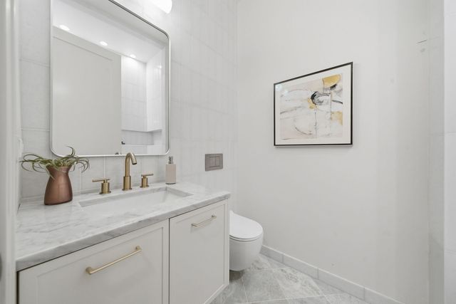 2481 N Milwaukee Avenue 202, Chicago, IL 60647