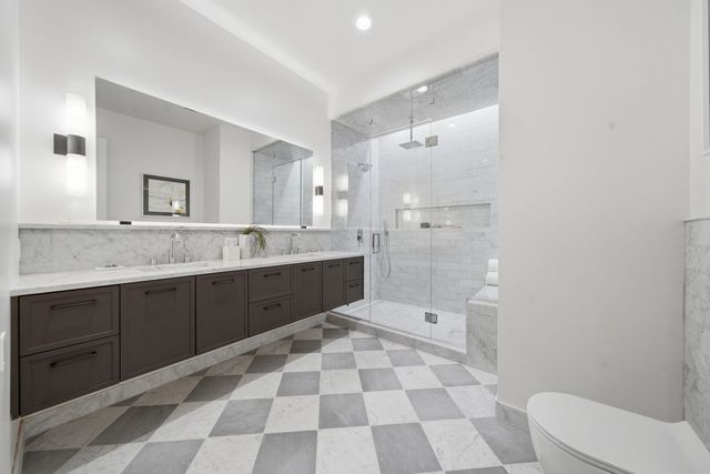 2481 N Milwaukee Avenue 202, Chicago, IL 60647