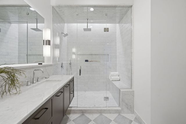 2481 N Milwaukee Avenue 202, Chicago, IL 60647