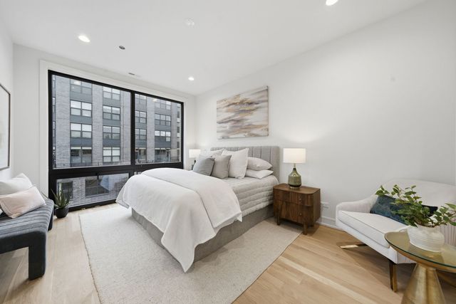 2481 N Milwaukee Avenue 202, Chicago, IL 60647
