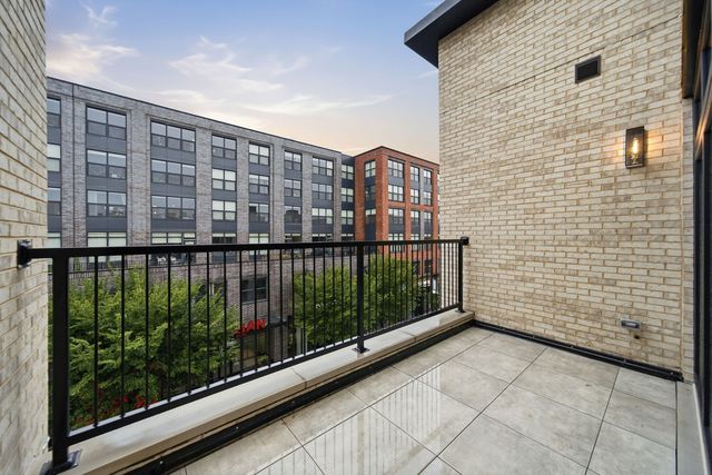 2481 N Milwaukee Avenue 202, Chicago, IL 60647