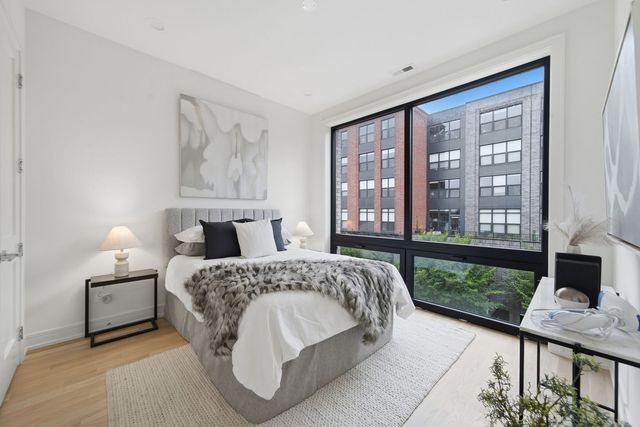 2481 N Milwaukee Avenue 202, Chicago, IL 60647