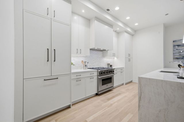 2481 N Milwaukee Avenue 202, Chicago, IL 60647