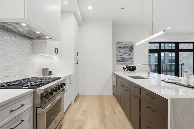 2481 N Milwaukee Avenue 202, Chicago, IL 60647