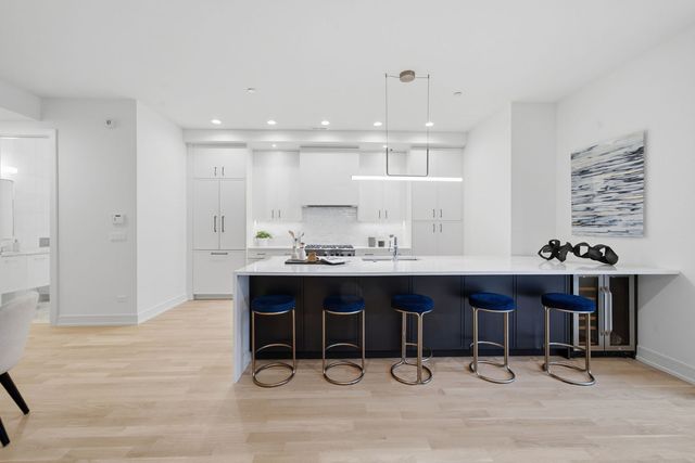 2481 N Milwaukee Avenue 202, Chicago, IL 60647