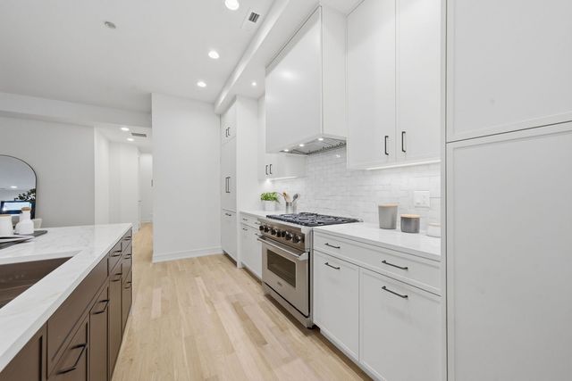 2481 N Milwaukee Avenue 202, Chicago, IL 60647