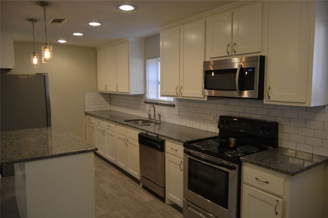 4611 Rockland Drive, Arlington, TX 76016