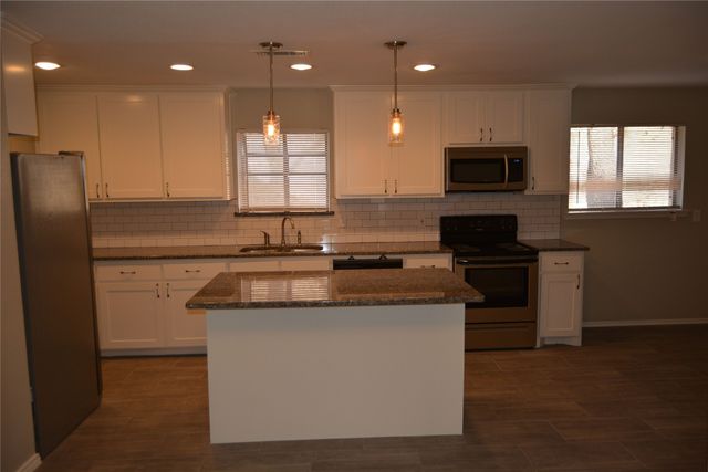 4611 Rockland Drive, Arlington, TX 76016